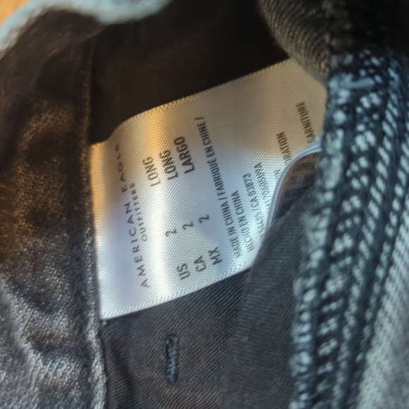 American Eagle High Rise Mom Jean (A6) - Picture 3 of 3